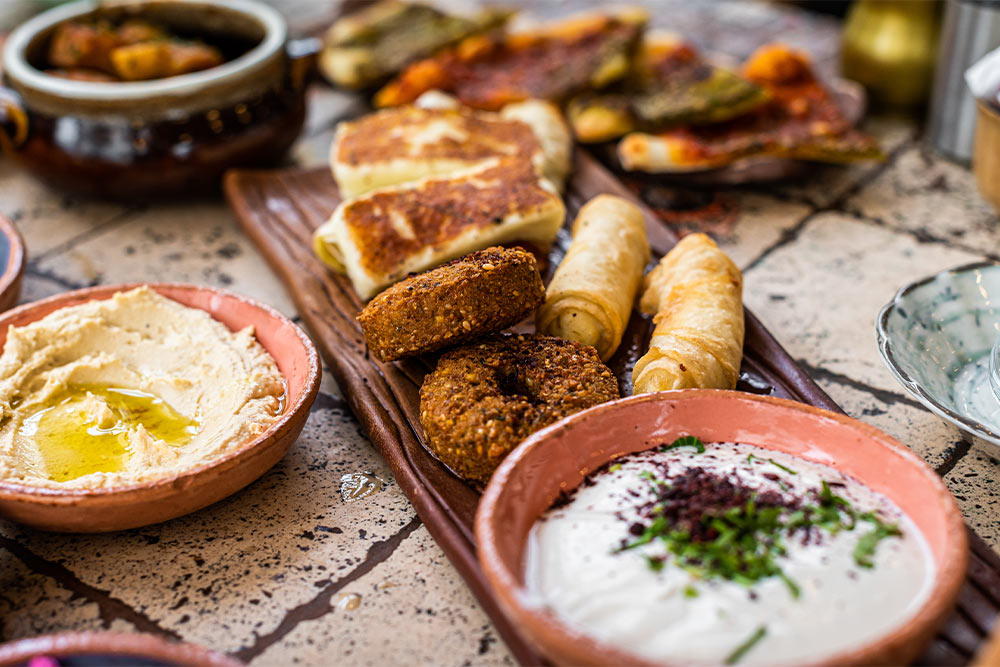 داخل واحد من أشهر مطاعم سورية في دبي