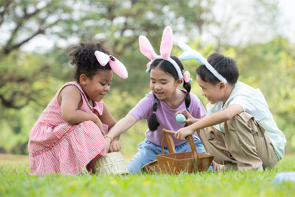 Kids hunting for Easter eggs in Dubai