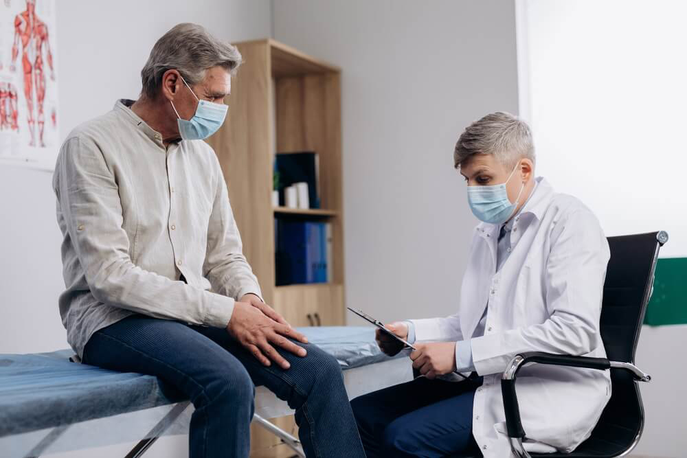 A healthcare provider treating a patient at Thumbay Hospital 
