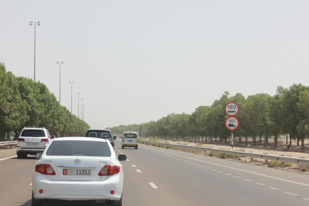 speed limit of 160 in abu dhabi on E22 road