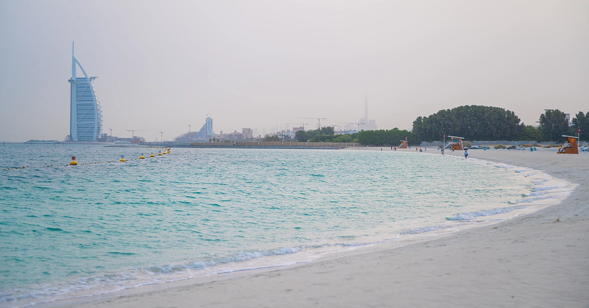 شاطئ القصر الأسود 