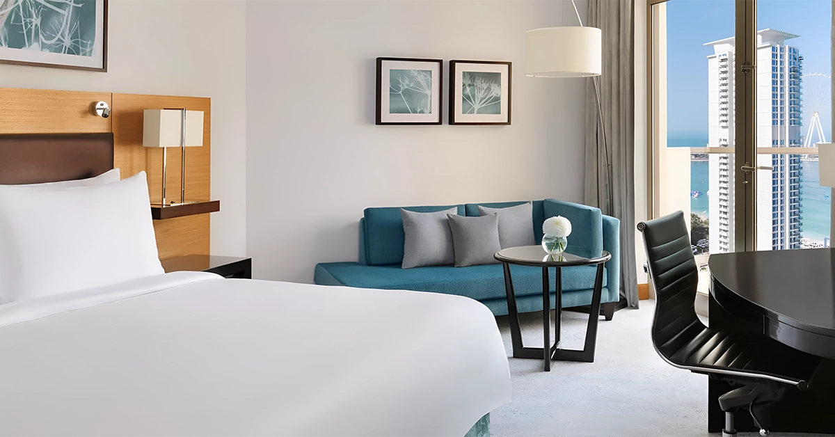 A king-size deluxe bedroom in Mövenpick Hotel JBR