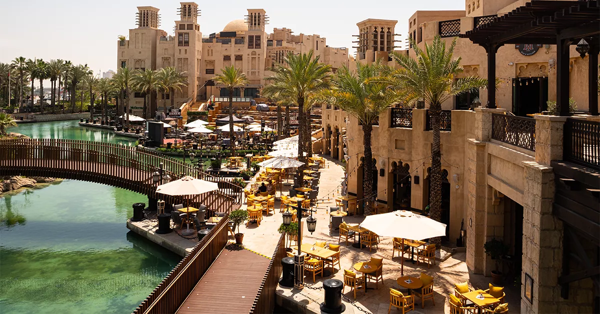 مطعم في ميناء خور دبي