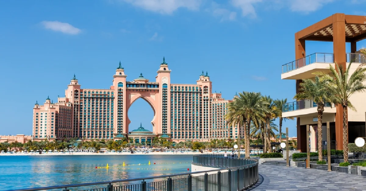 إيجابيات وتحديات السكن في نخلة الجميرا