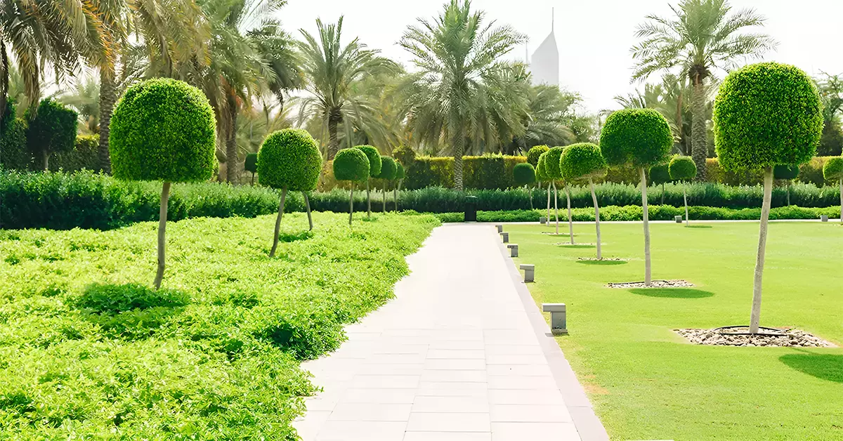 يتميز موقع حديقة خليفة بقربه من العديد من المعالم 