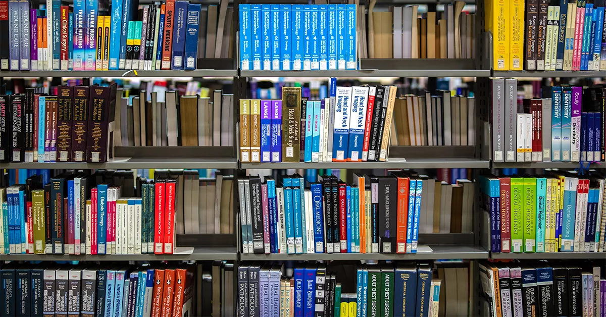 كتب في أفضل مكتبة عامة في الإمارات العربية المتحدة 
