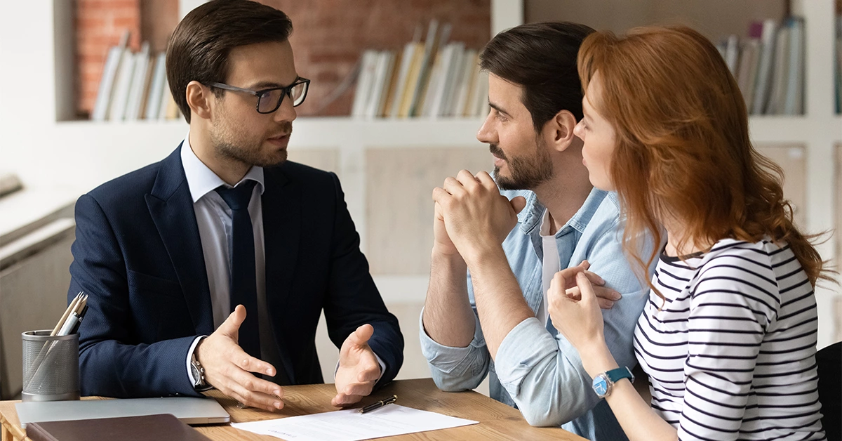 Discussing expected returns with a real estate agent