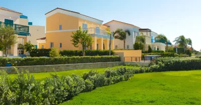 Living in Al Mirgab in the UAE