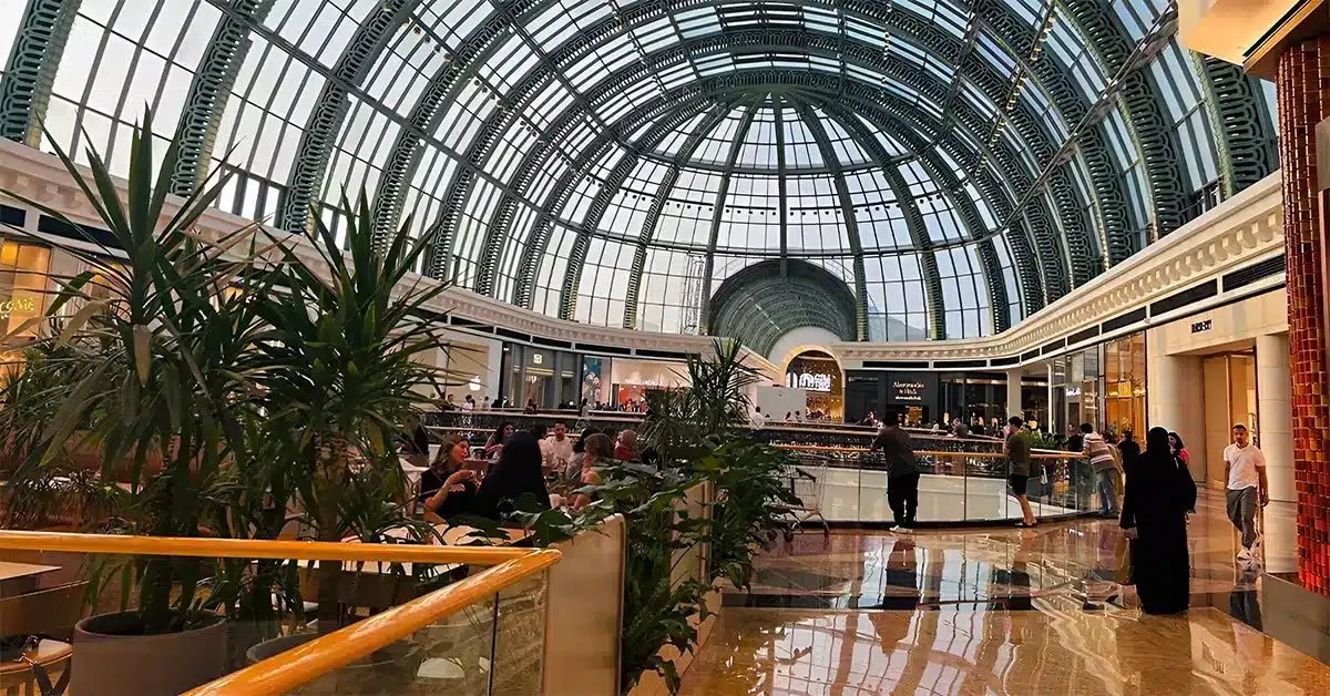 يمتاز اوتلت فيلج دبي جبل علي بكونه وجهة تسوق فريدة
