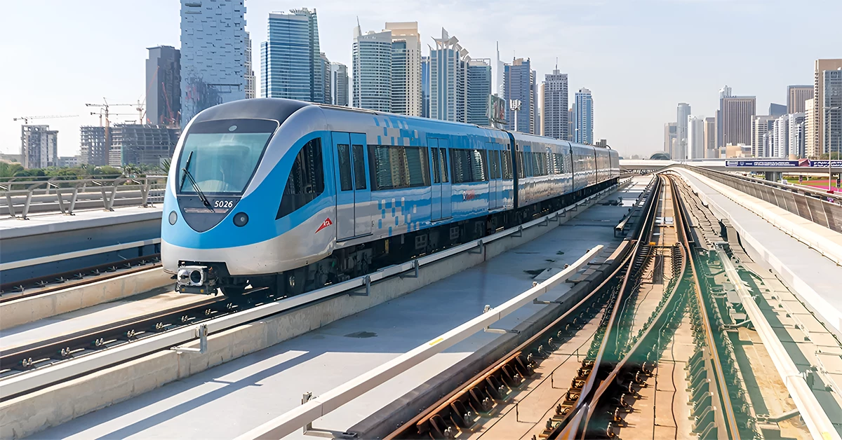 تمتاز محطة مترو جبل علي في دبي بكونها نقطة وصل حيوية
