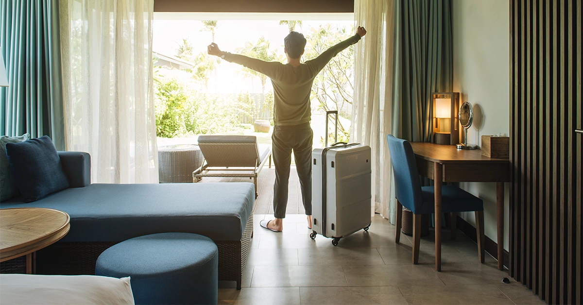 A traveller staying at Resivation Hotel in Al Furjan