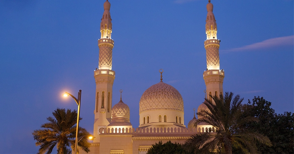 Al Satwa Big Mosque: Architecture & Visiting Info | Property Finder