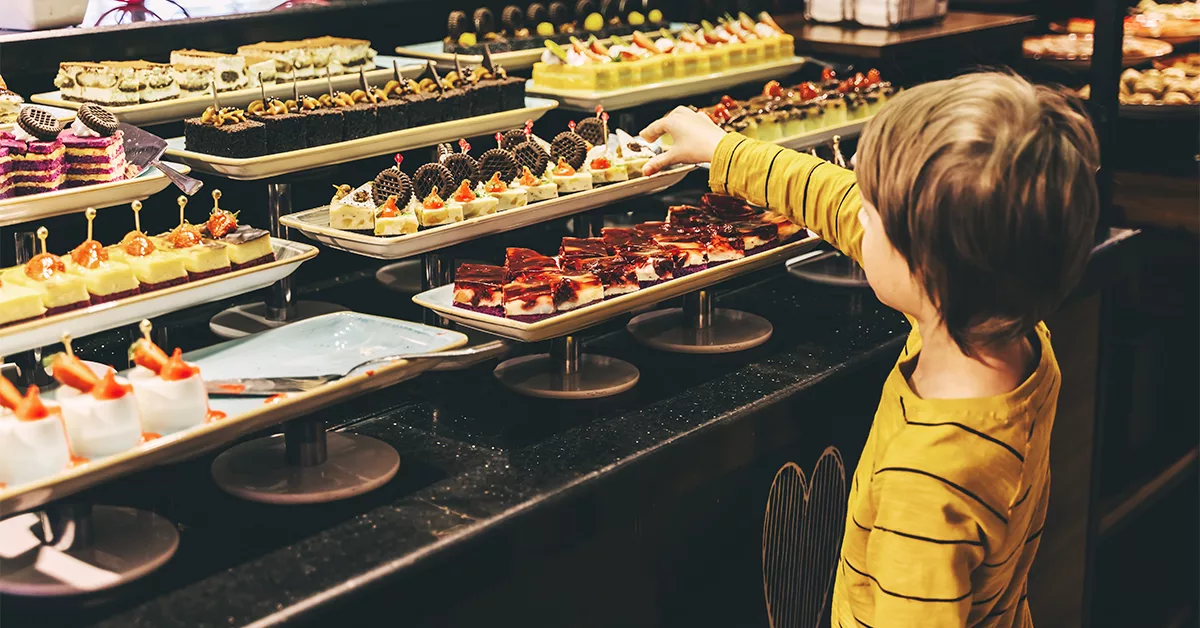 The little boy takes Turkish delights in a five-star hotel, buffet

