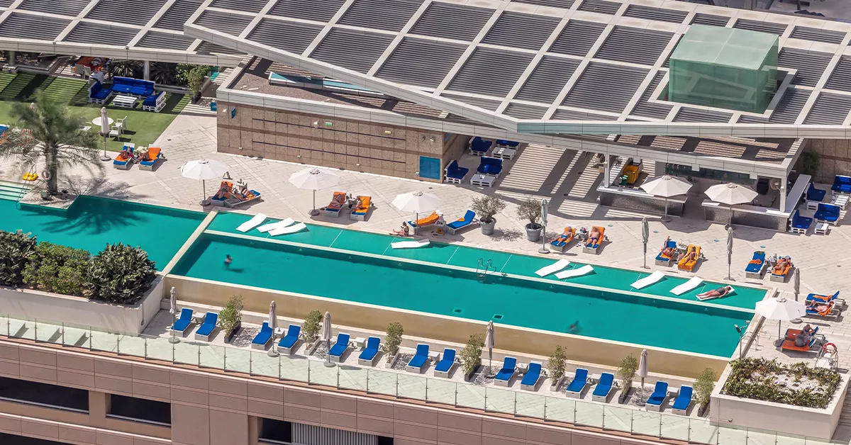 rooftop swimming pool in Dubai)Dubai Marina is home to some of the most luxurious and panoramic hotels in the city.
