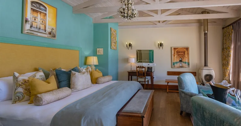 luxurious hotel room