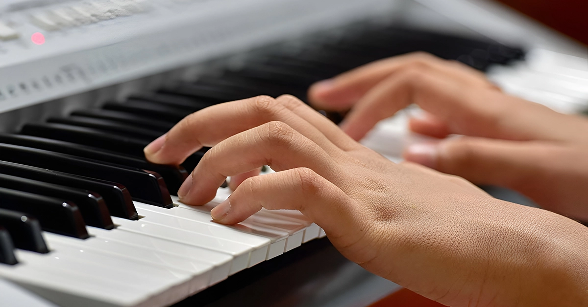 Keyboard class at music schools in Dubai