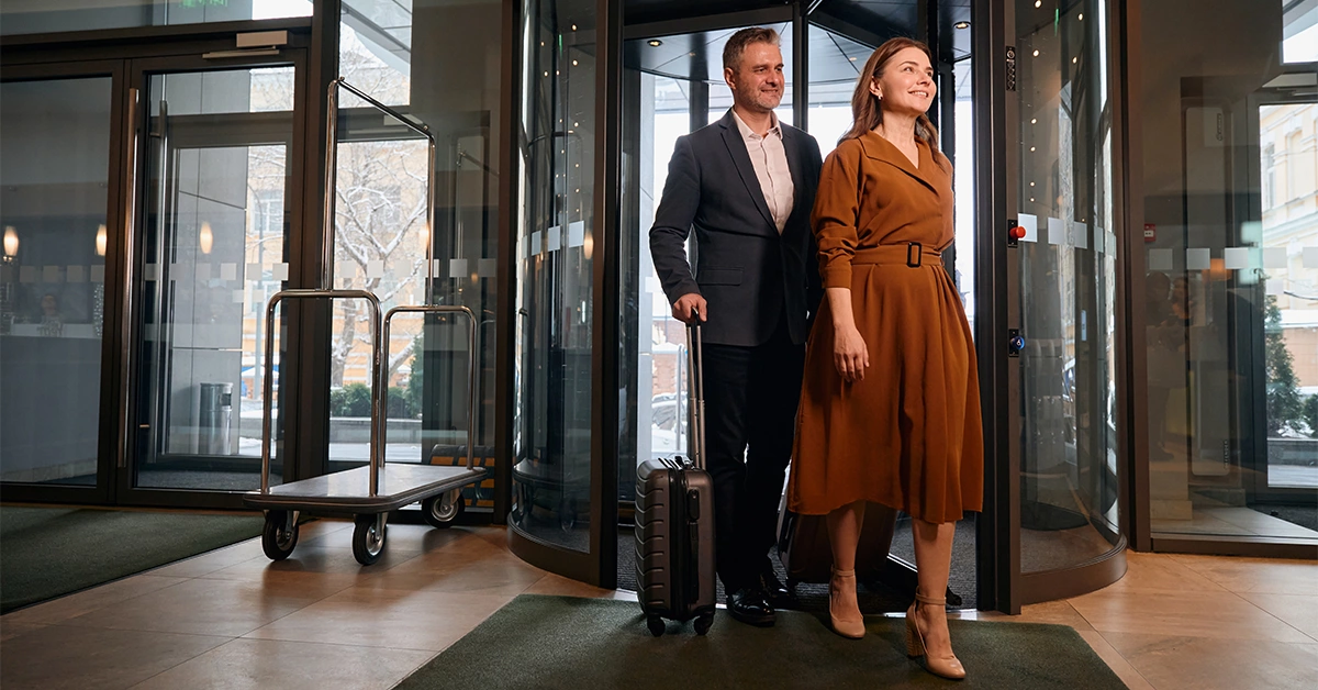 Couple entering JW Marriott Marquis Hotel Dubai