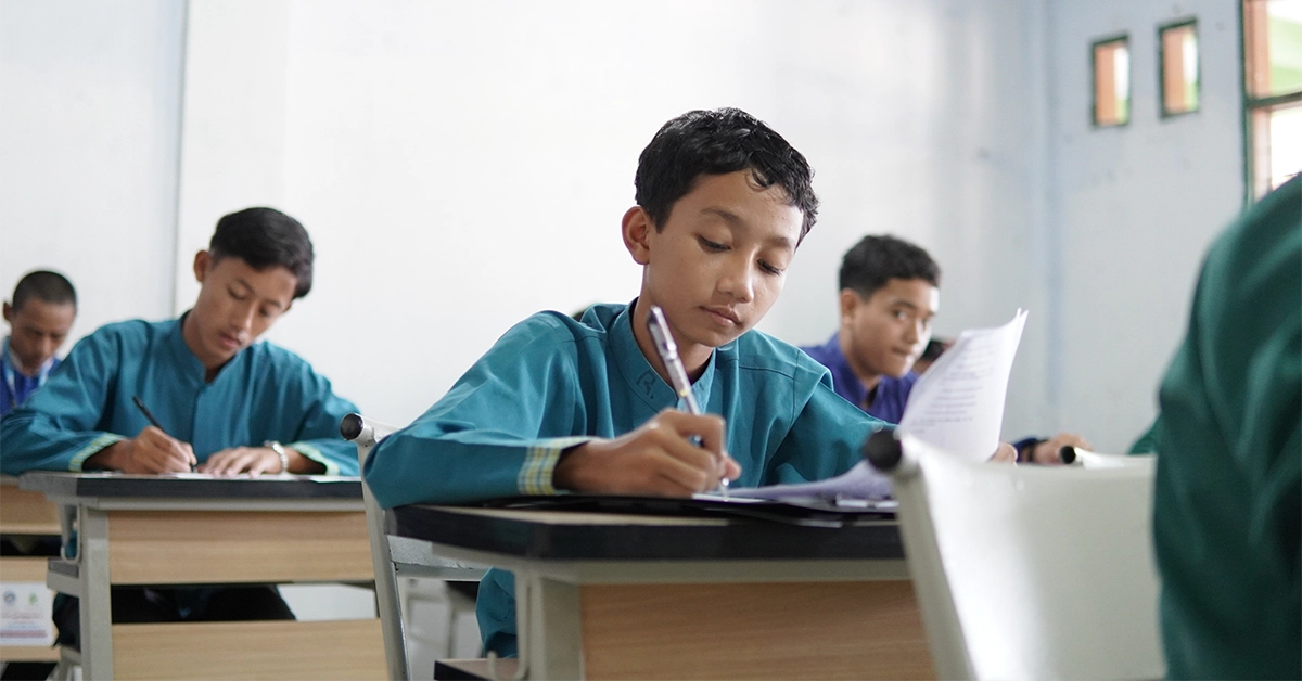 Children taking beginner-level Arabic classes in Sharjah