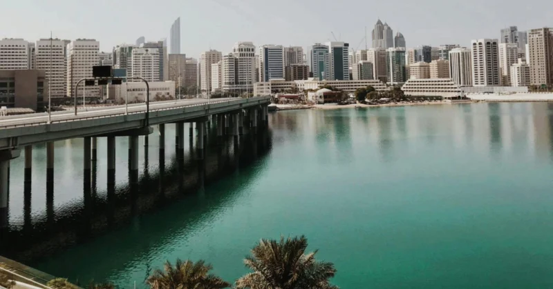 Abu Dhabi corniche, one of the reasons that makes Abu Dhabi great for families