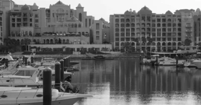 Luxury yachts in Doha Marina to show the differences and similarities between Qatar vs Dubai