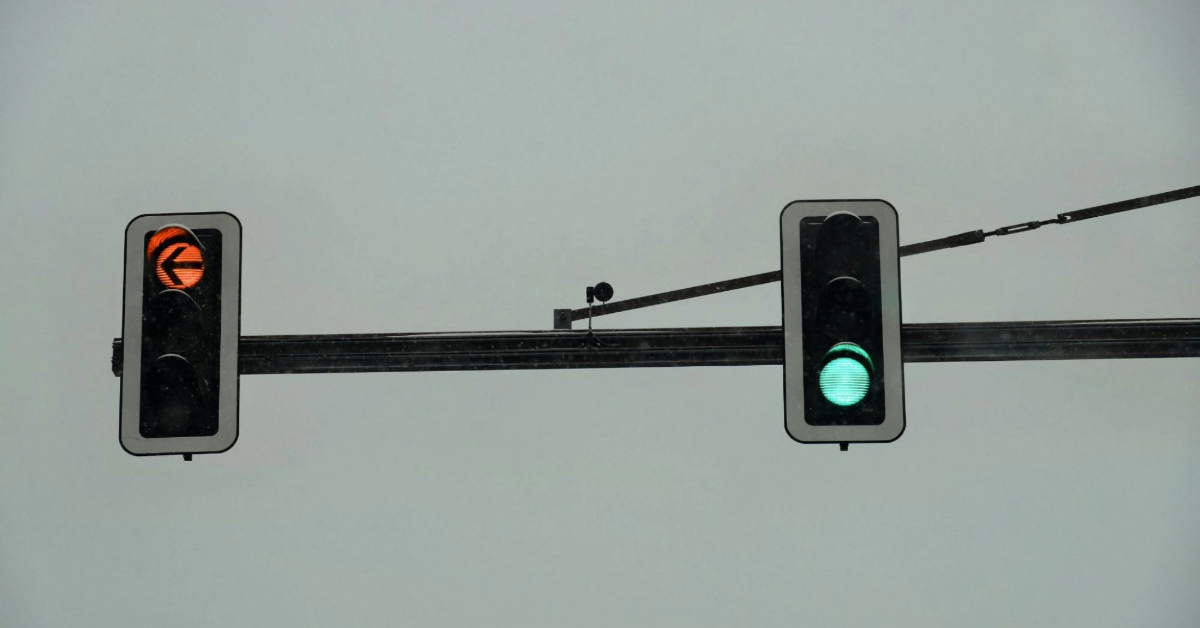 Traffic signals for driving in abu dhabi