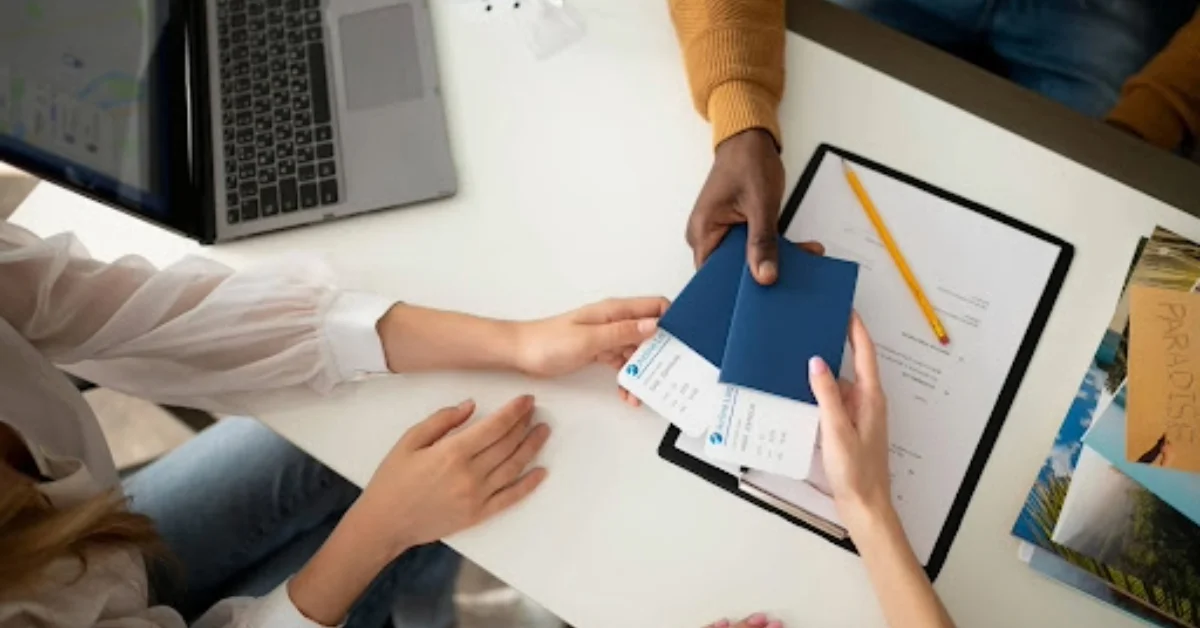 صورة لتوضيح الأوراق اللازمة للتقديم على تأشيرة الإمارات