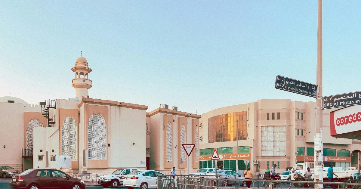 معالم أبوظبي القريبة من سوق بلدية بني ياس