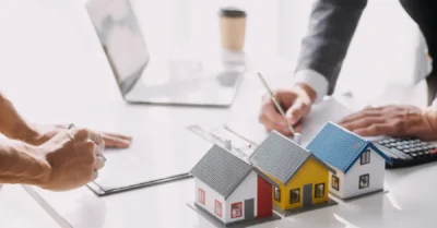 رسوم وإجراءات بيع العقار في حالات المزاد العلني