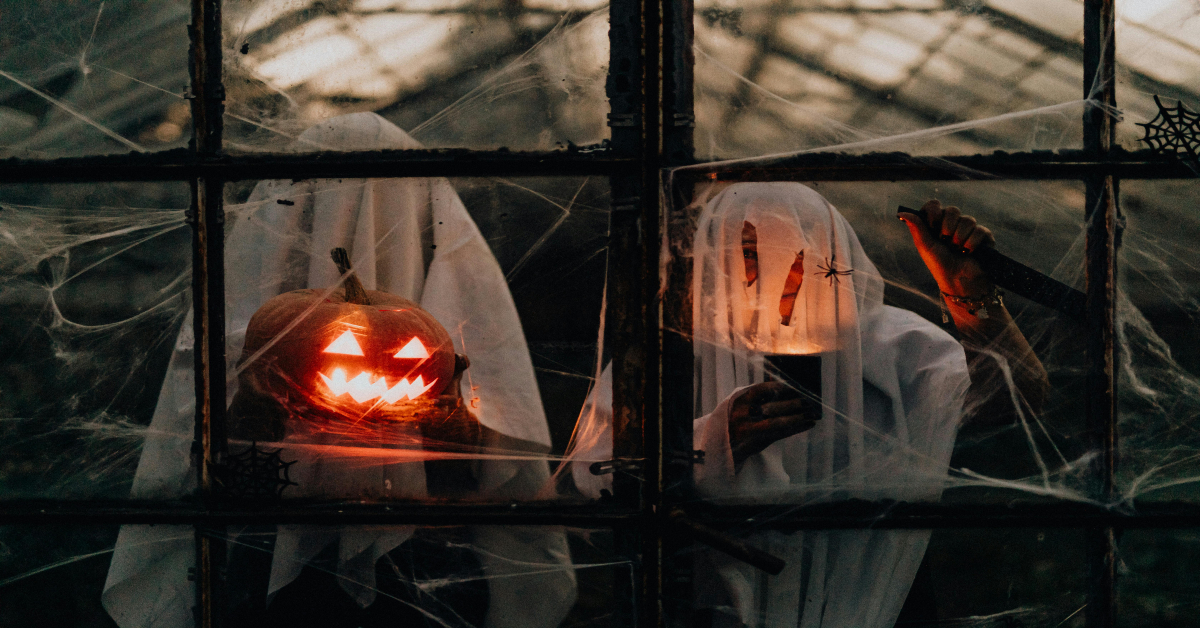 ghost Halloween costumes