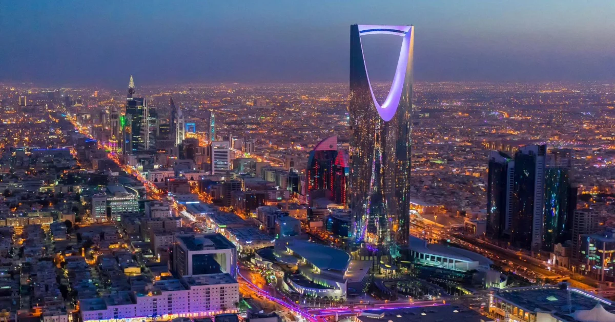 صورة توضح منظر المباني المتطورة في الرياض