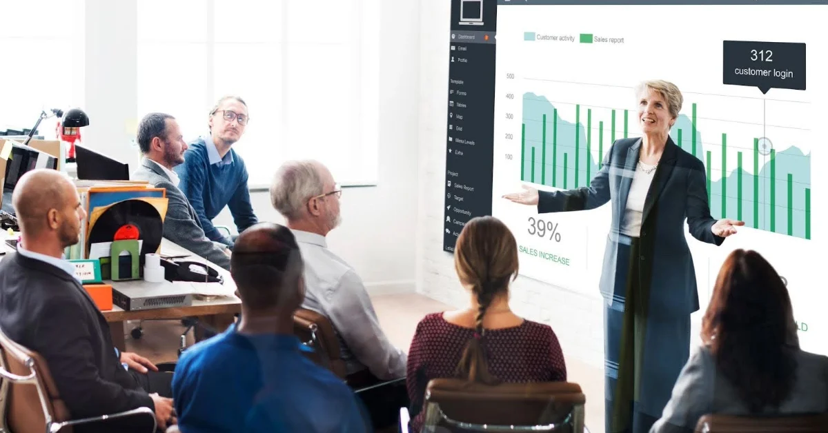 صورة توضيحية لجلسات النقاش في المعارض العقارية