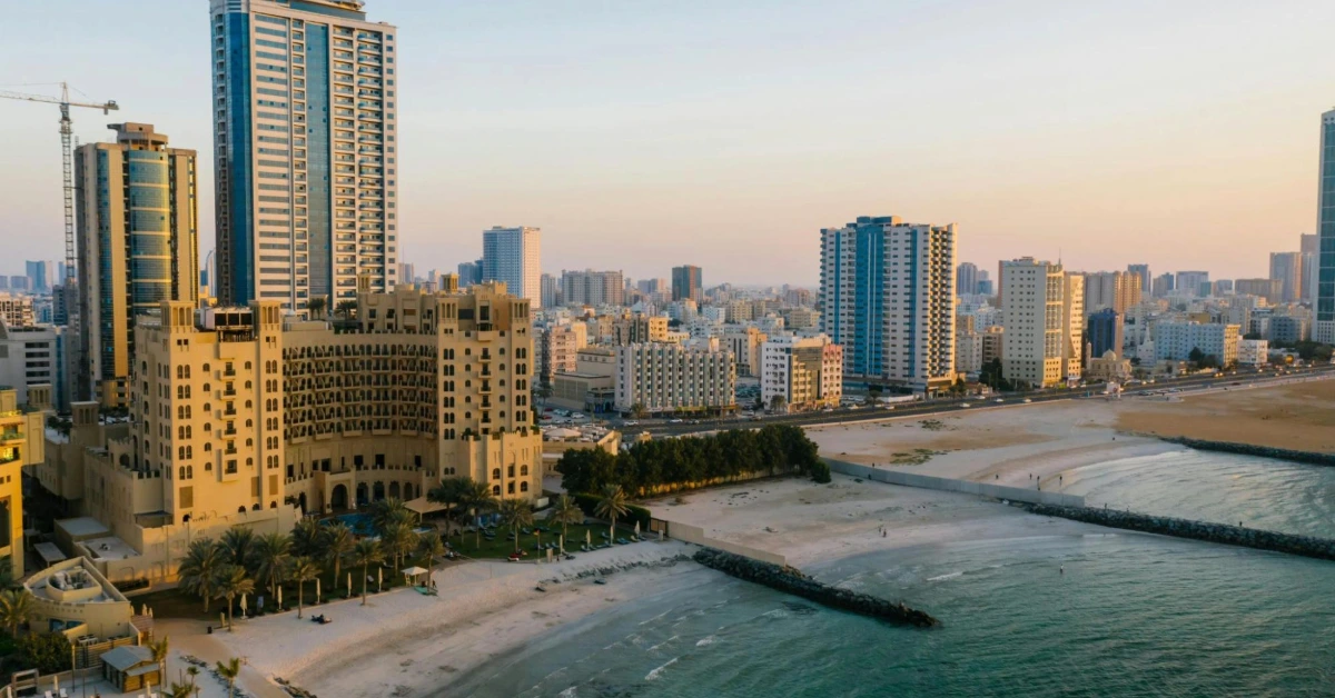 منظر علوي لإمارة عجمان لتوضيح شارع الشيخ عمار بن حميد