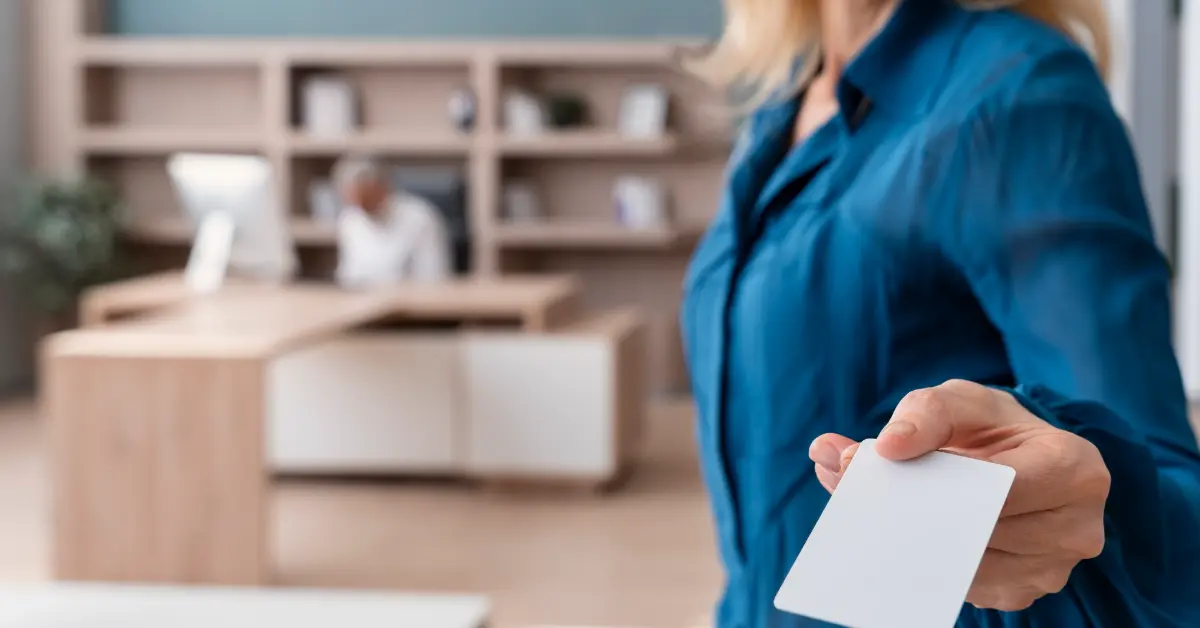 An employee receiving their labour card 