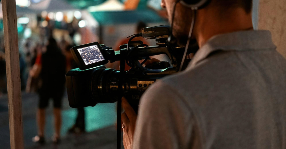 Filming after regular working hours requires a night work permit in Dubai