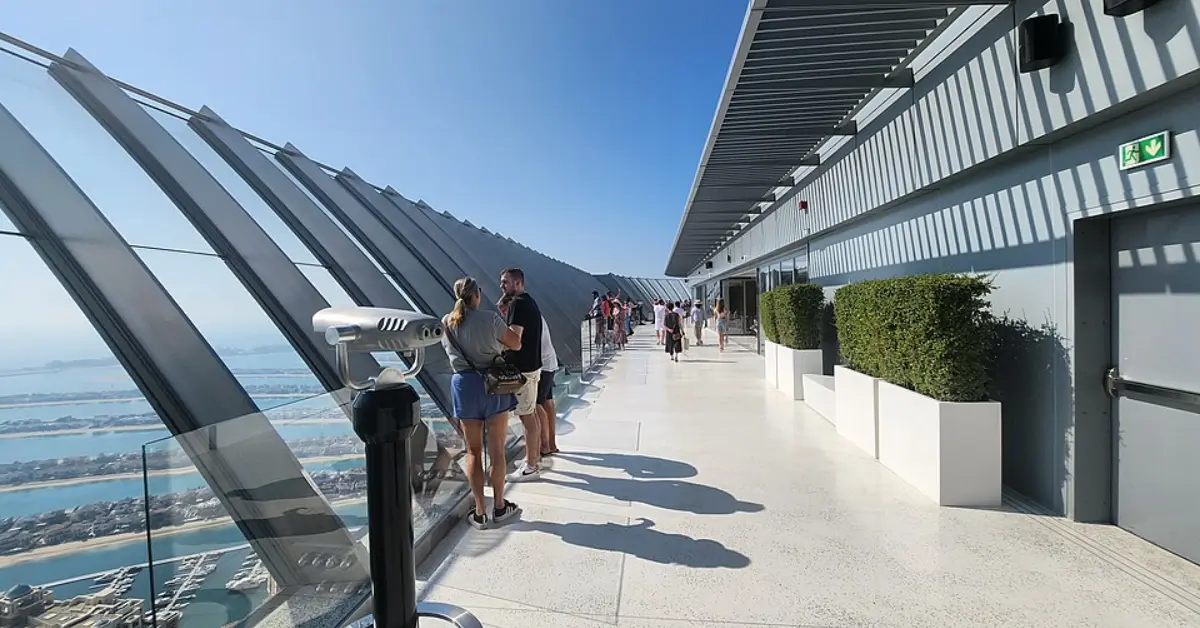 People viewing The Palm Dubai