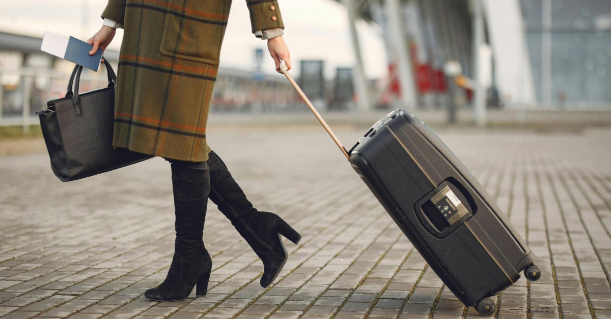 Woman arriving to Abu Dhabi for tourism