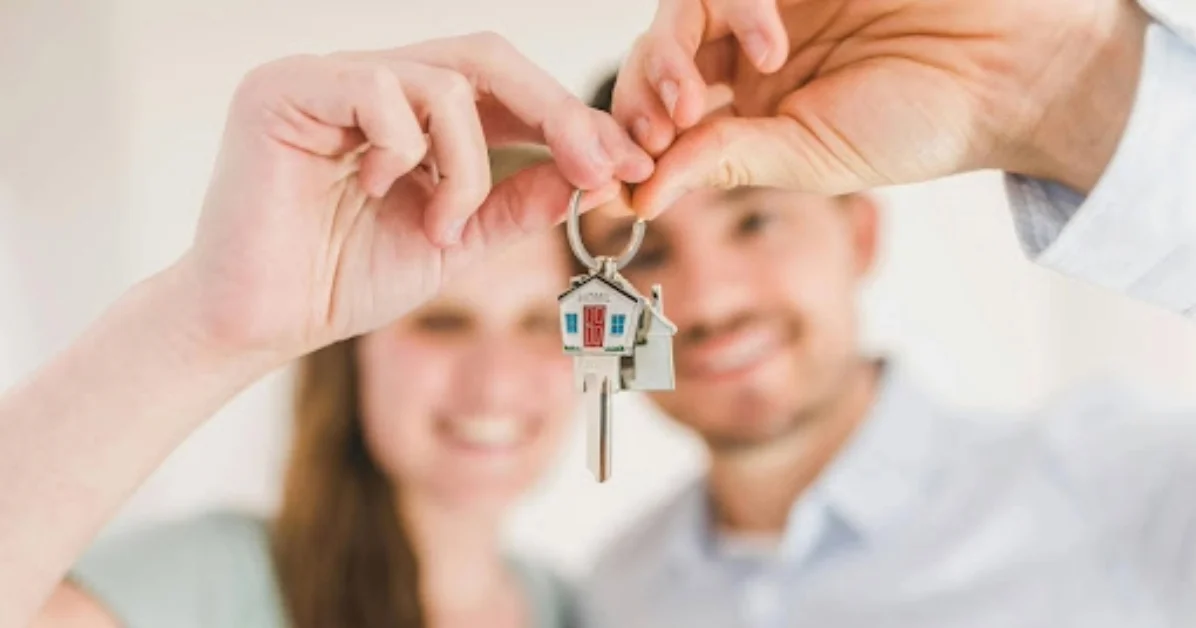 couple getting their keys to a new house in Dubai