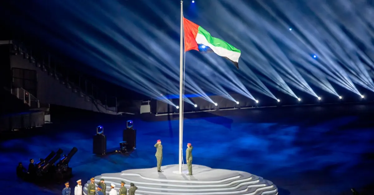 صورة توضح فخامة العلم الإماراتي والقوانين المتعلقة به