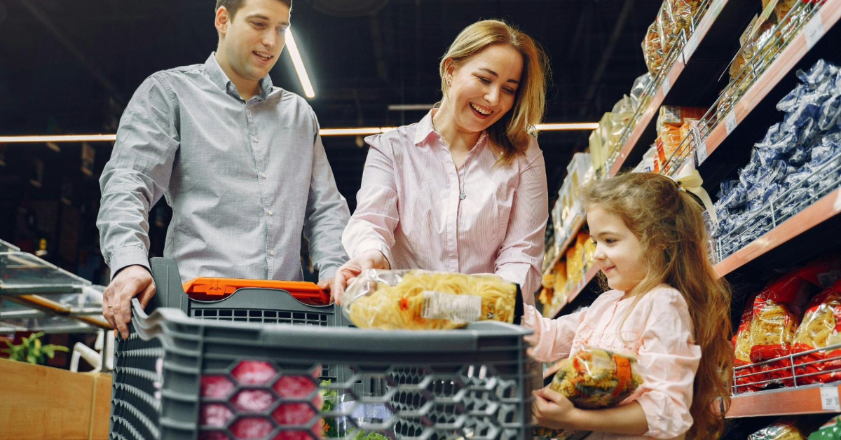 Family picking out groceries at the Union Coop Hypermarket