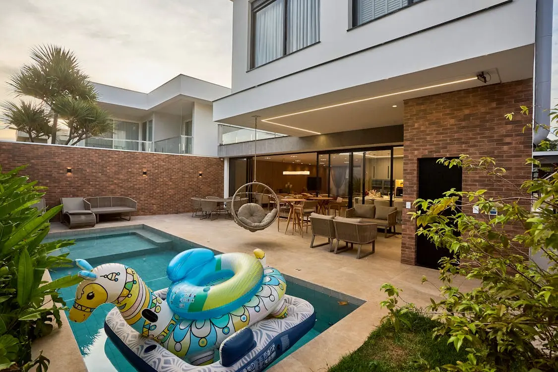 بيوت العطلات: أفضل الخيارات لقضاء إجازة مريحة في الإمارات