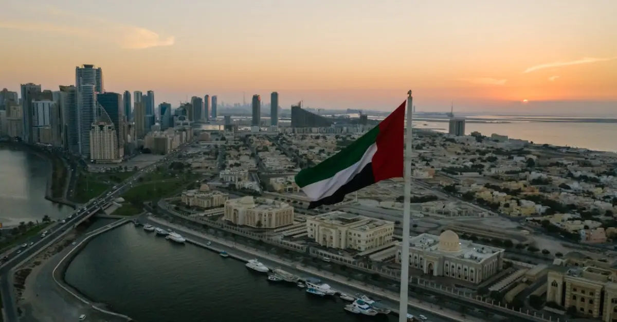 صورة توضيحية لرفع علم الإمارات للدلالة على السلام الوطني وأداء النشيد الوطني الإماراتي