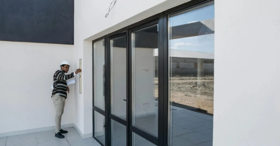 صورة توضح خطوات فحص العقار قبل الشراء للتأكد من سلامة الأساسات