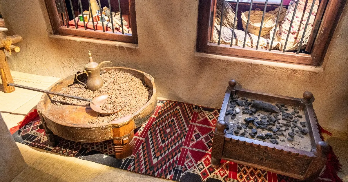 صورة توضح أدوات صناعة القهوة في متحف القهوة