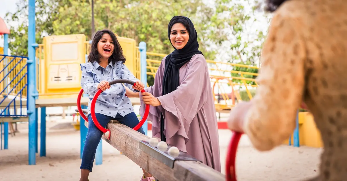 صورة توضيحية للأنشطة العائلية في حدائق مدينة البدع