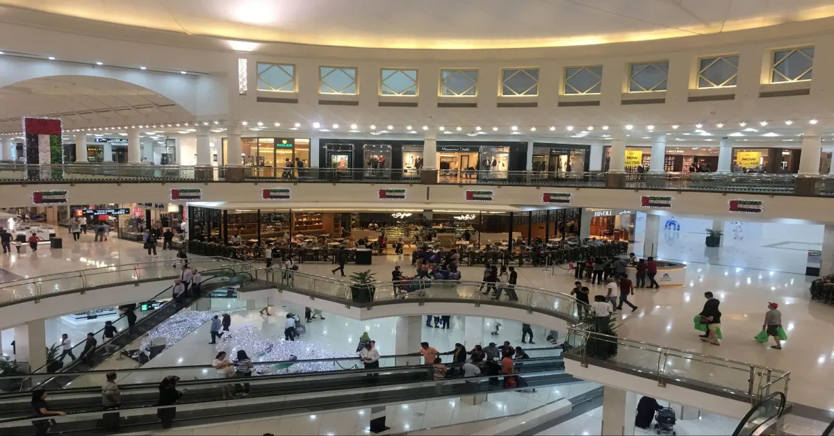 صورة من الداخل لمول في الإمارات