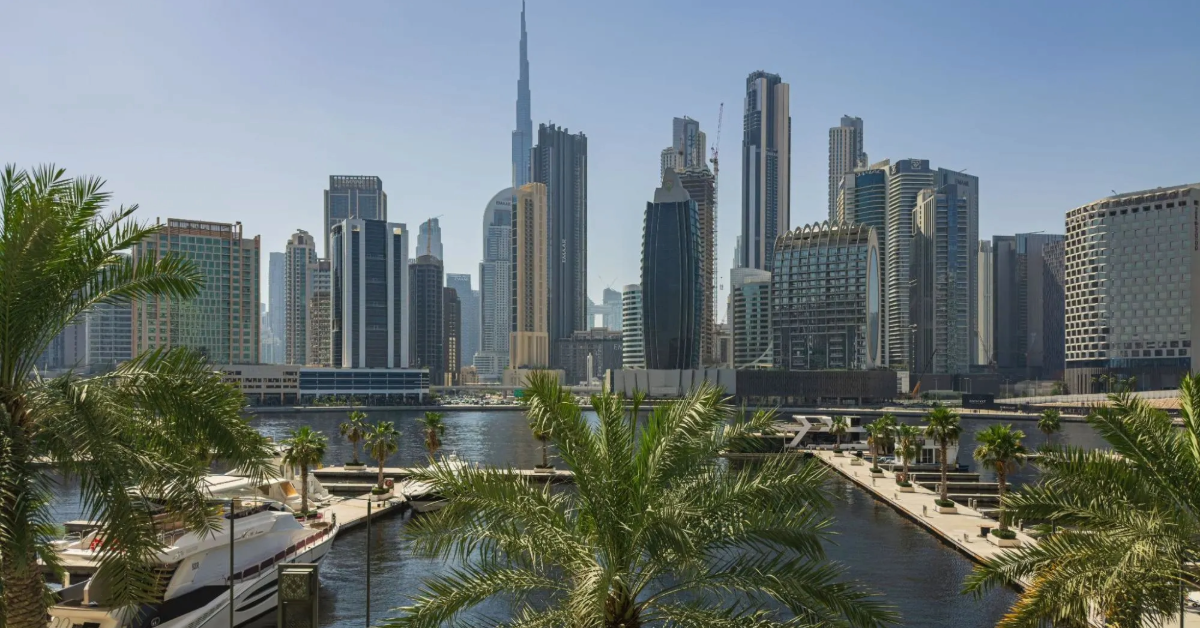 مشهد لمدينة دبي بما في ذلك أطول ناطحة سحاب في العالم برج خليفة
