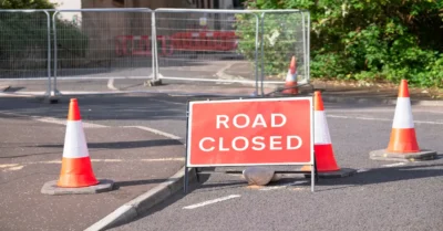 علامة إغلاق الطريق ليلة رأس السنة في دبي