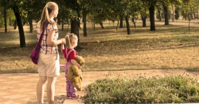 A family observing the view in Kshisha Park