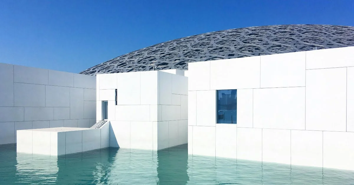 متحف اللوفر أبوظبي في جزيرة السعديات