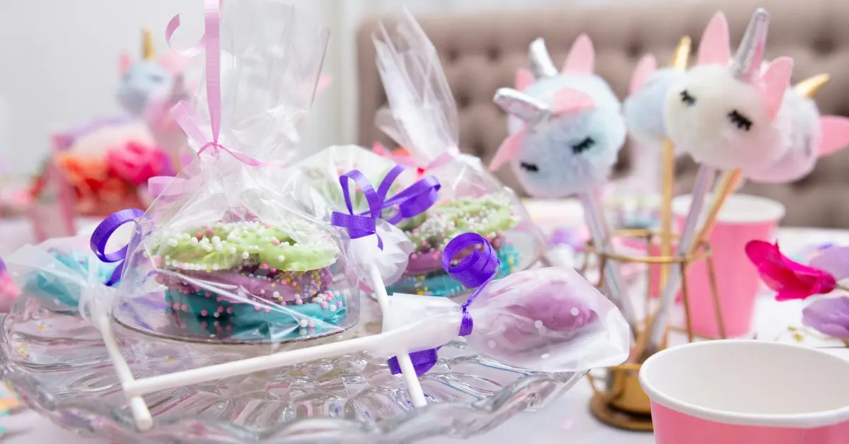 صورة توضح أشكال توزيعات حق الليلة للأطفال